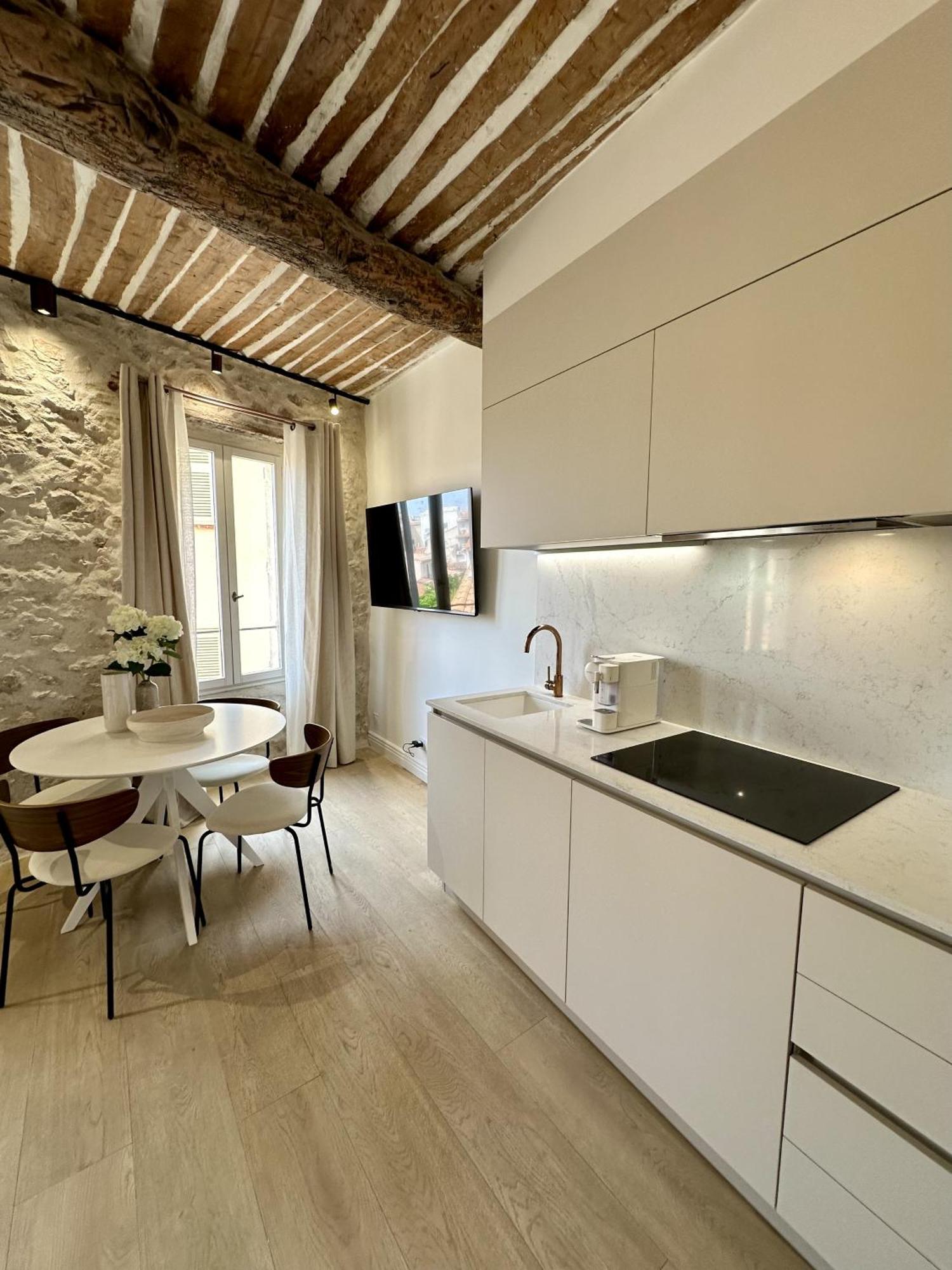 New Charming Old Town Apartment