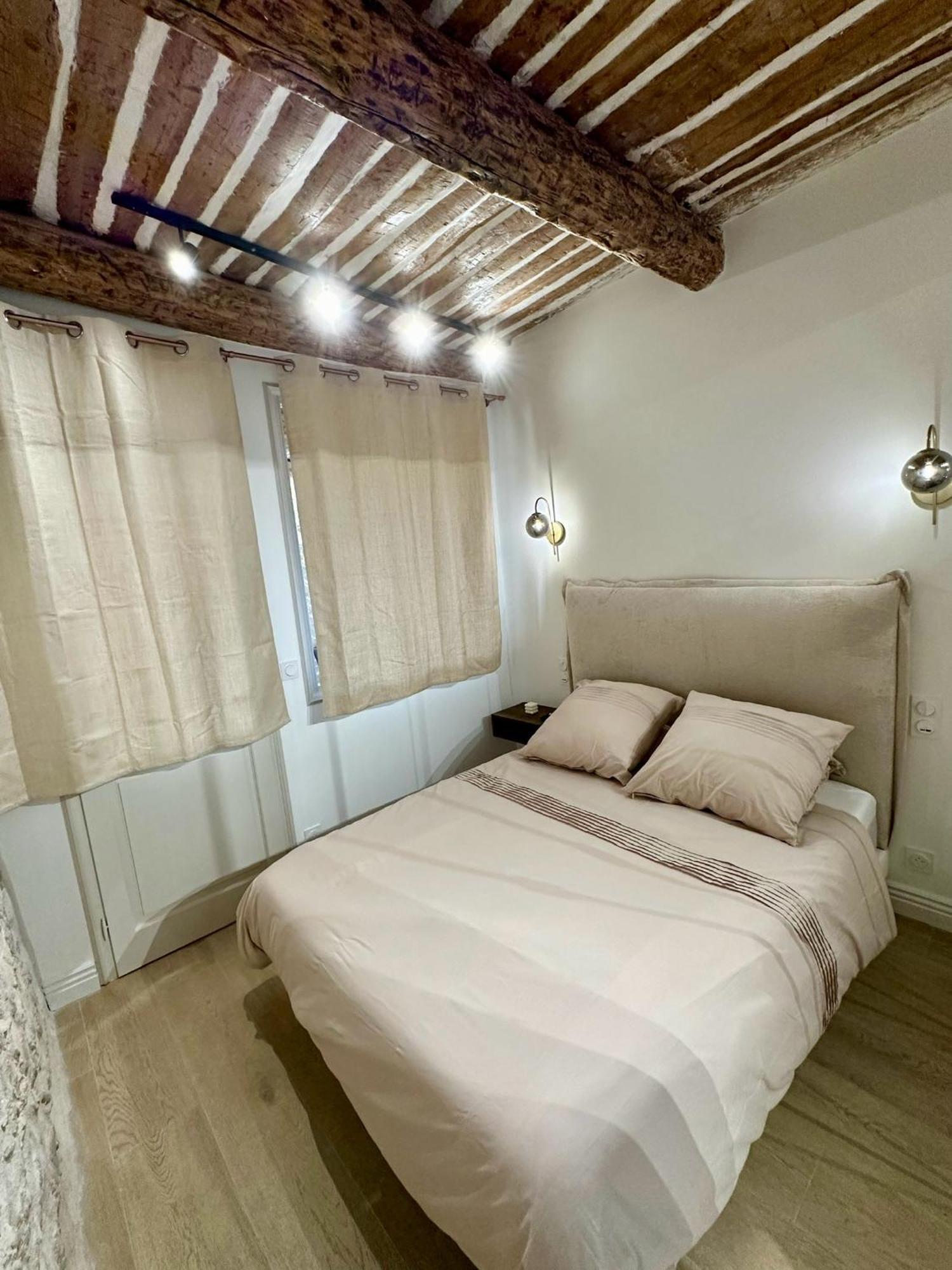 New Charming Old Town Apartment *